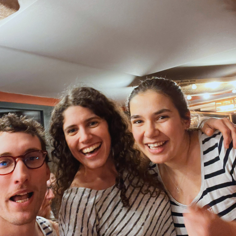 Selfie amical entre choristes – Chorale Pirate